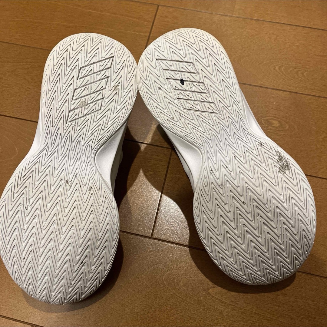 adidas(アディダス)のadidas バスケシューズ　21㎝ キッズ/ベビー/マタニティのキッズ靴/シューズ(15cm~)(その他)の商品写真