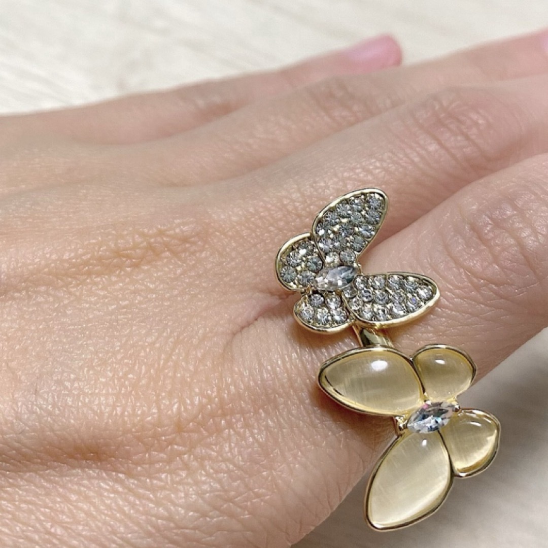 Van Cleef & Arpels(ヴァンクリーフアンドアーペル)の【匿名配送】バタフライ　リング レディースのアクセサリー(リング(指輪))の商品写真