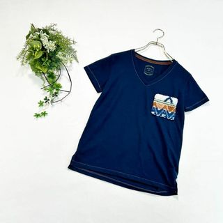 G652【配色ステッチＶネックＴシャツ】ネイビー　ワンポイント　ボア　エスニック(Tシャツ(半袖/袖なし))