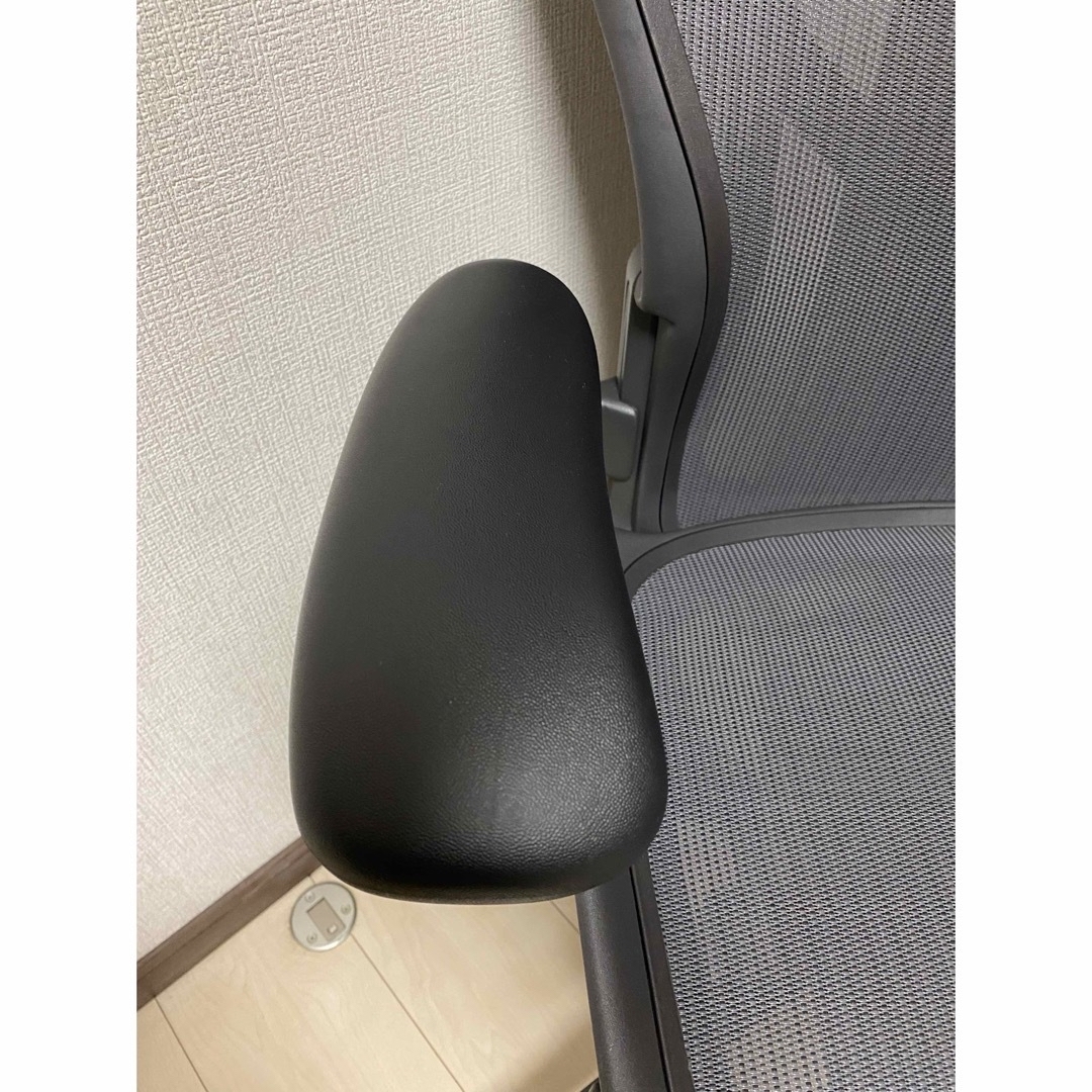 Herman Miller(ハーマンミラー)の［美品］Arron Chair Remastered Lite B size インテリア/住まい/日用品のオフィス家具(オフィスチェア)の商品写真