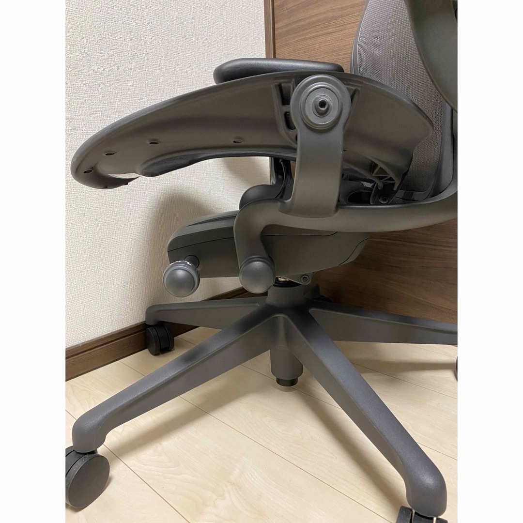 Herman Miller(ハーマンミラー)の［美品］Arron Chair Remastered Lite B size インテリア/住まい/日用品のオフィス家具(オフィスチェア)の商品写真