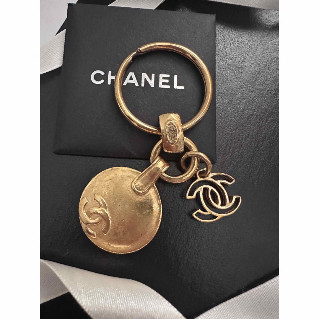 CHANEL - CHANEL《キーリング・バッグチャーム》ココマーク CHANEL - CHANEL《キーリング・バッグチャーム》ココマーク
