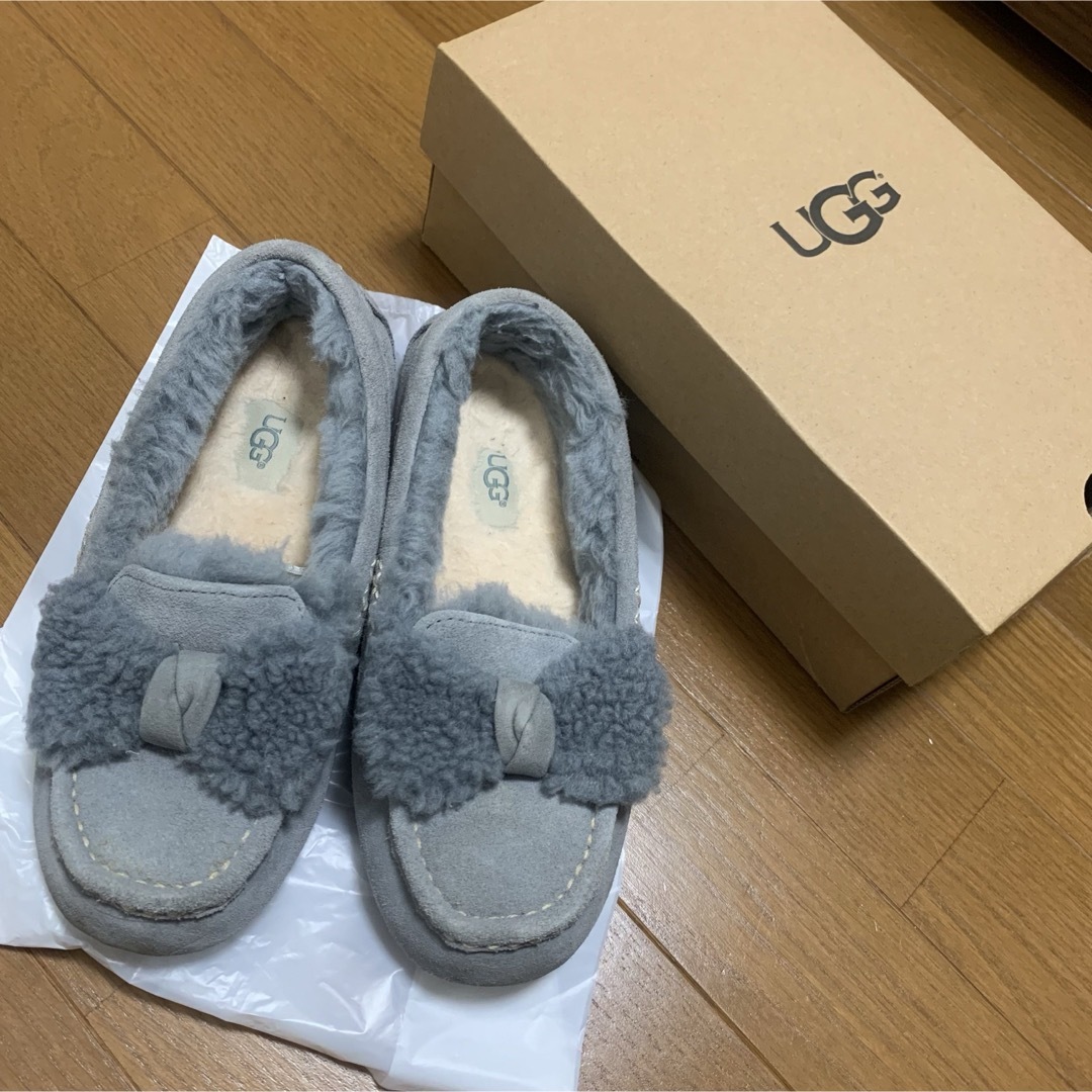 UGG(アグ)のUGG モカシン　ローファー　リボン レディースの靴/シューズ(スリッポン/モカシン)の商品写真