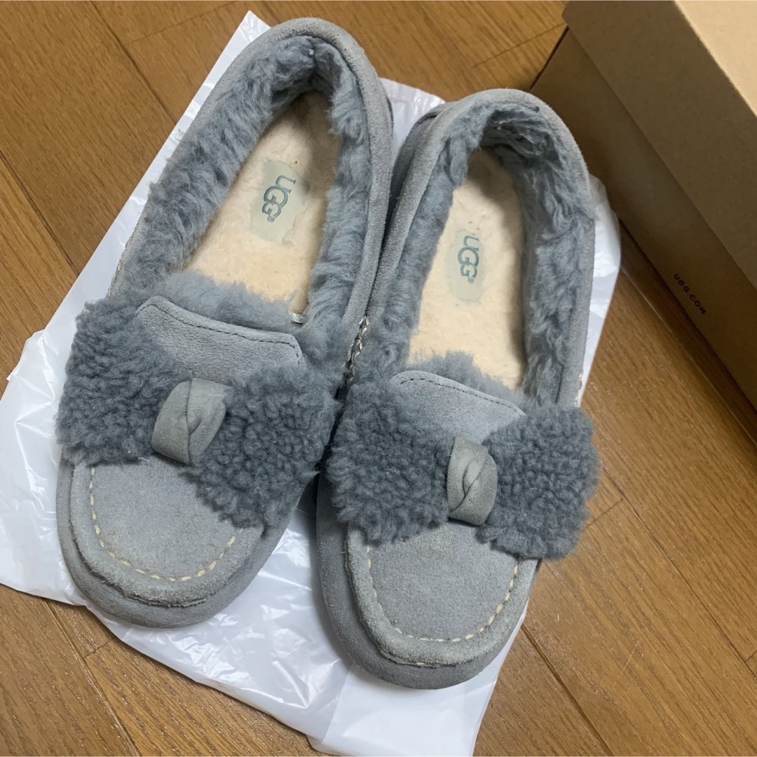 UGG(アグ)のUGG モカシン　ローファー　リボン レディースの靴/シューズ(スリッポン/モカシン)の商品写真