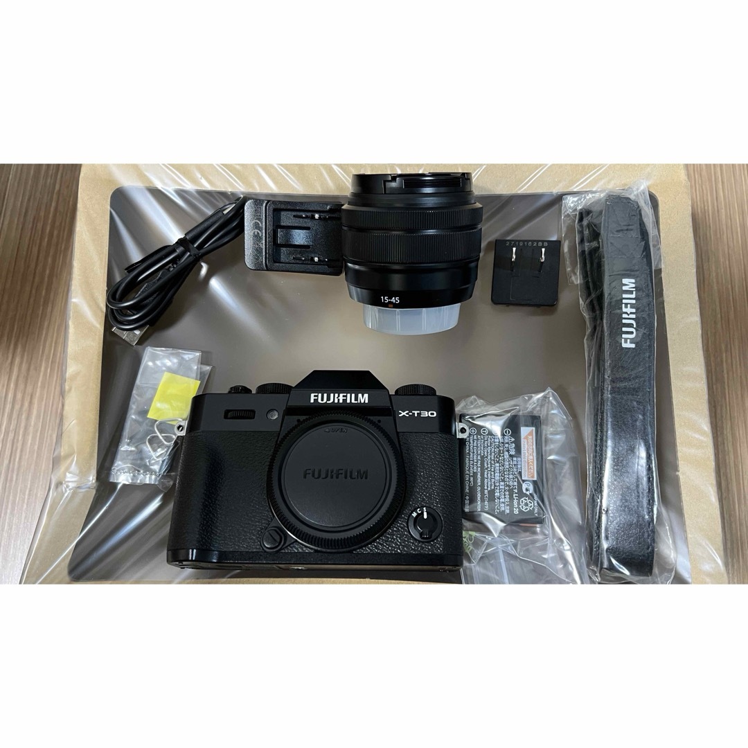 【備品】FUJIFILM X-T30 XC15-45mmレンズキット 黒カメラ
