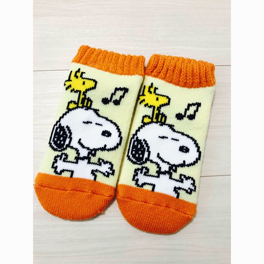 SNOOPY(スヌーピー)の★新品★スヌーピー あったかもこもこ靴下・オレンジ エンタメ/ホビーのおもちゃ/ぬいぐるみ(キャラクターグッズ)の商品写真