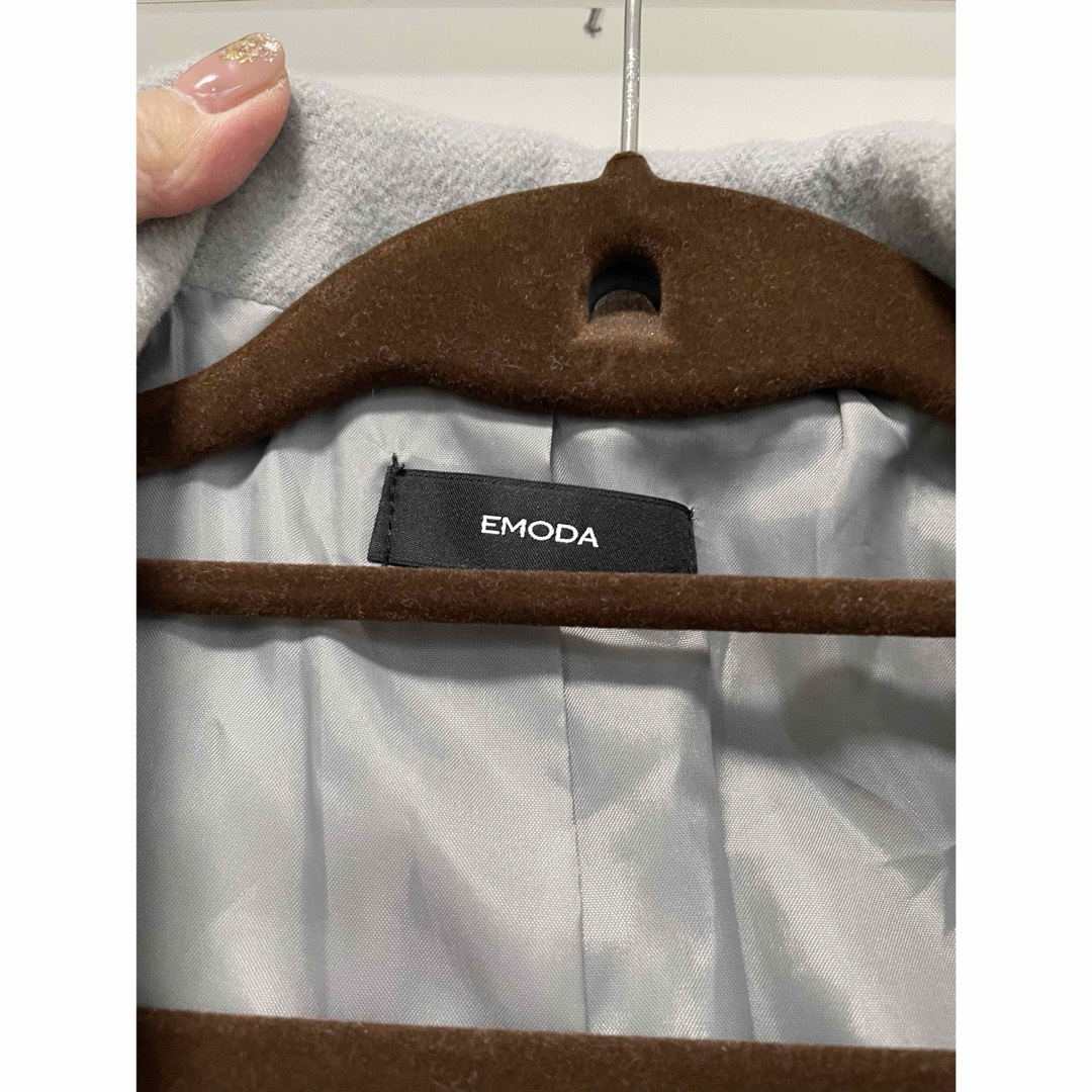 EMODA(エモダ)のエモダ  チェスターコート　グレー レディースのジャケット/アウター(チェスターコート)の商品写真