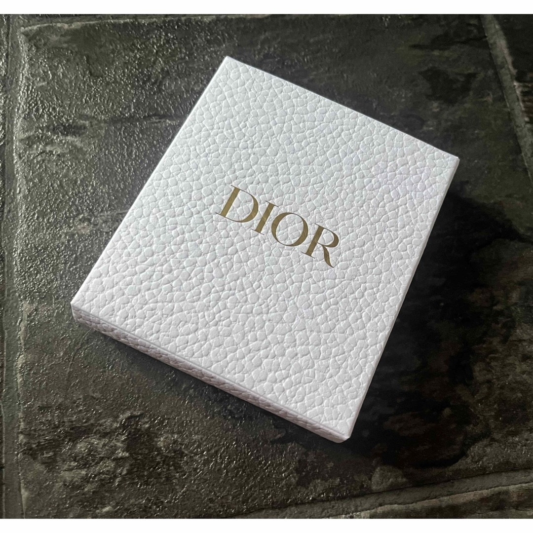 Dior(ディオール)の【Dior】非売品 限定ピン エンタメ/ホビーのアニメグッズ(バッジ/ピンバッジ)の商品写真