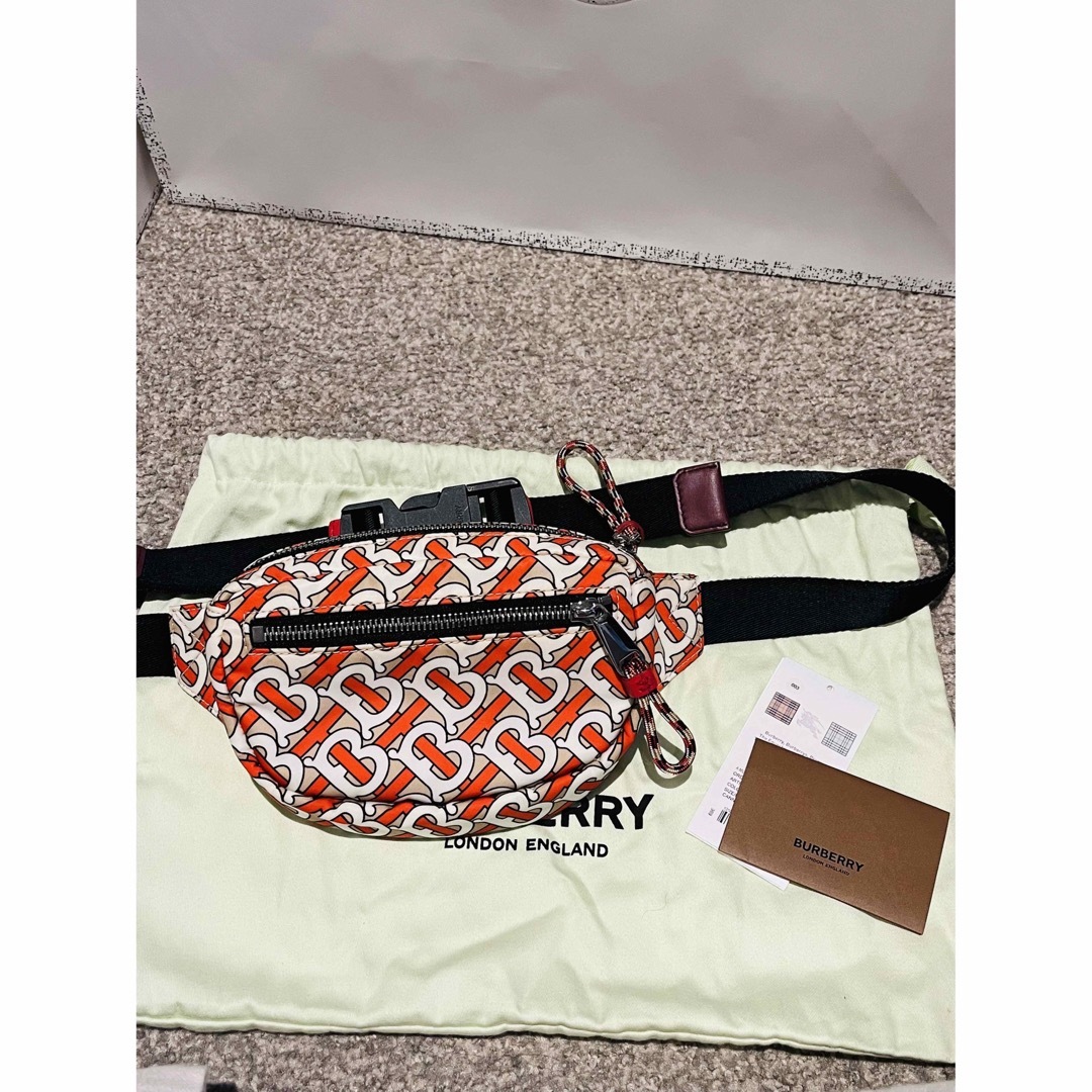 BURBERRY - バーバリーボディーバッグの通販 by 奈々's shop