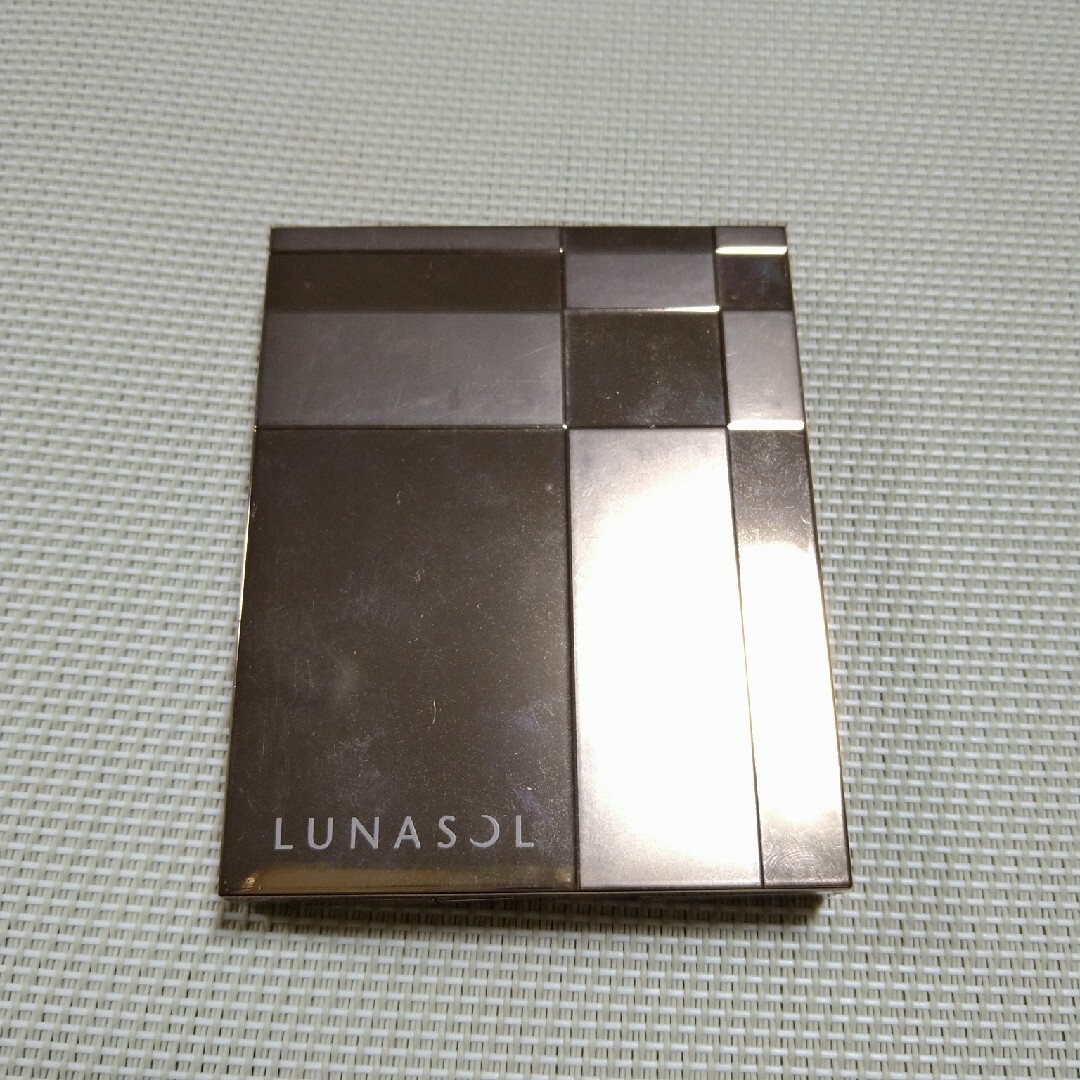 LUNASOL(ルナソル)のルナソル　ベルベットフルアイズ04 コスメ/美容のベースメイク/化粧品(アイシャドウ)の商品写真