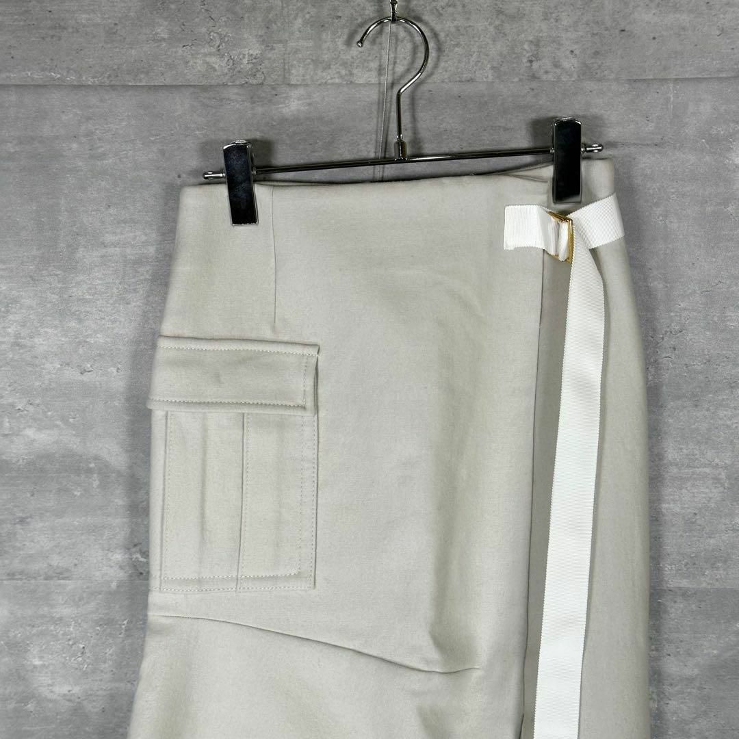sacai(サカイ)の『sacai』サカイ (0) ベルテッドペンシルスカート / グレー レディースのスカート(ひざ丈スカート)の商品写真