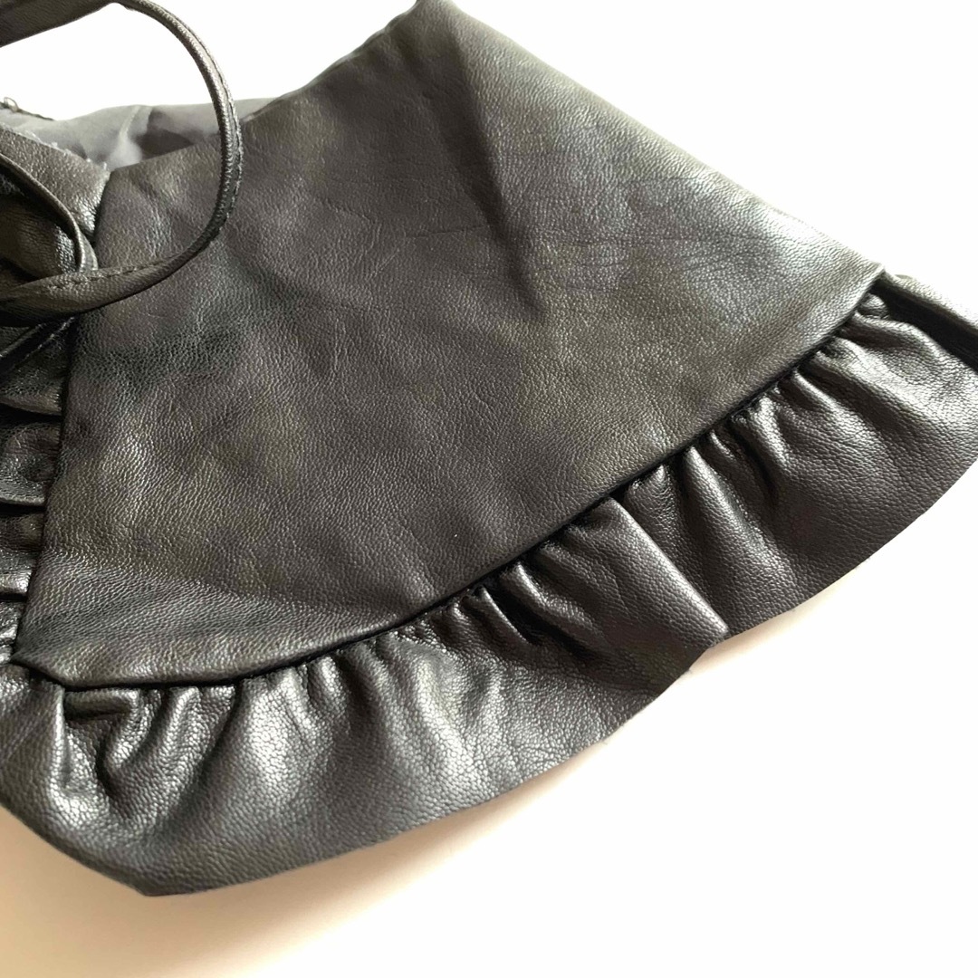 フェイクレザーレース付け襟　ブラック レディースのアクセサリー(つけ襟)の商品写真
