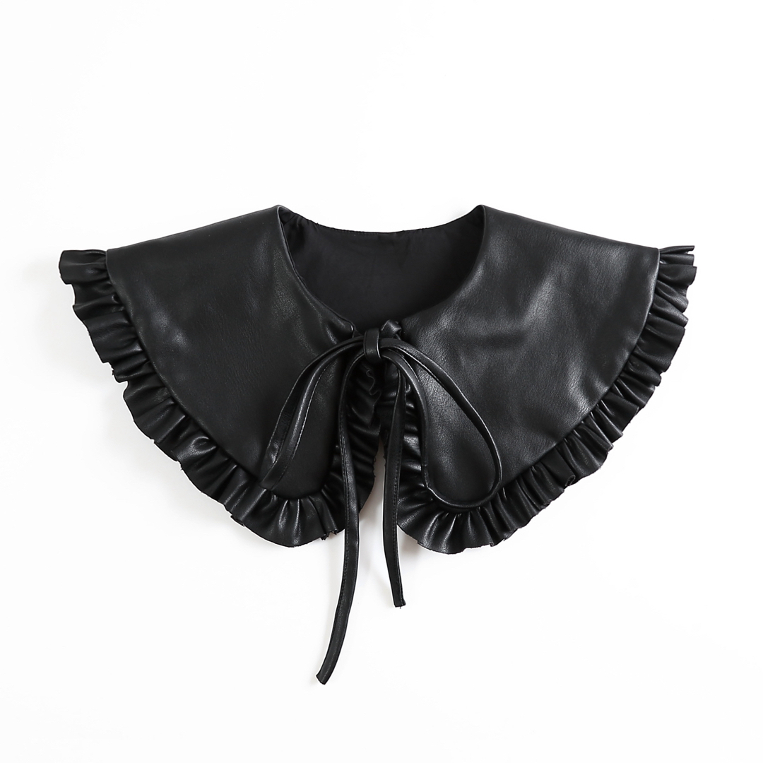 フェイクレザーレース付け襟　ブラック レディースのアクセサリー(つけ襟)の商品写真