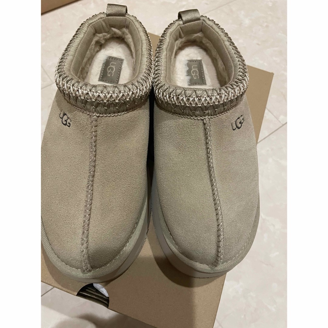 UGG(アグ)の【完売品】UGG TAZZ 別注カラー　サイズ6 23cm レディースの靴/シューズ(スリッポン/モカシン)の商品写真