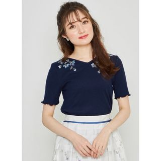 トッコクローゼット(TOCCO closet)のフラワー刺繍入りリブトップス　tocco closet(カットソー(長袖/七分))