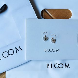 ブルーム(BLOOM)の新品|美品|BLOOM ブルーム　ピアス　k10　シロチョウカイ　フックピアス(ピアス)