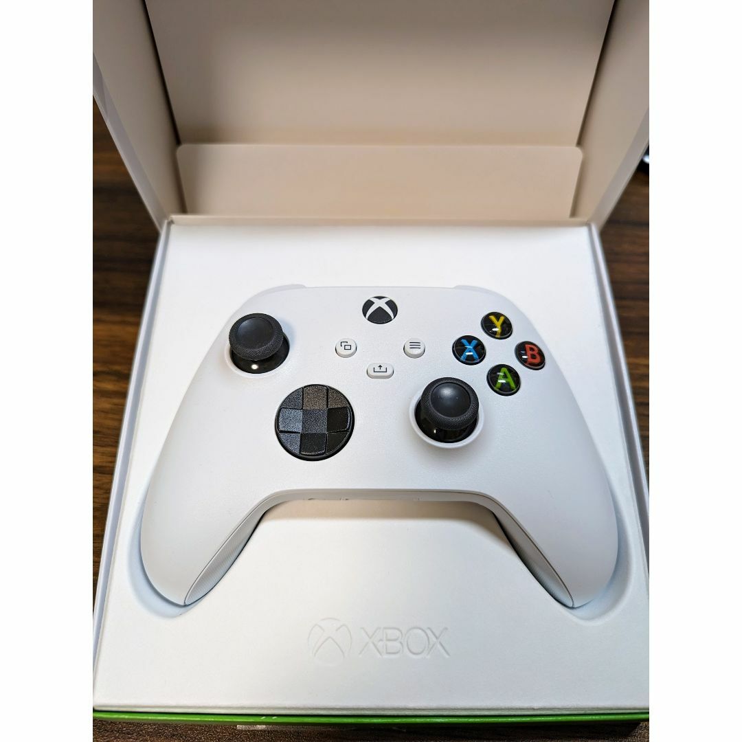 Xbox(エックスボックス)のMicrosoft Xbox ワイヤレス コントローラー エンタメ/ホビーのゲームソフト/ゲーム機本体(家庭用ゲーム機本体)の商品写真