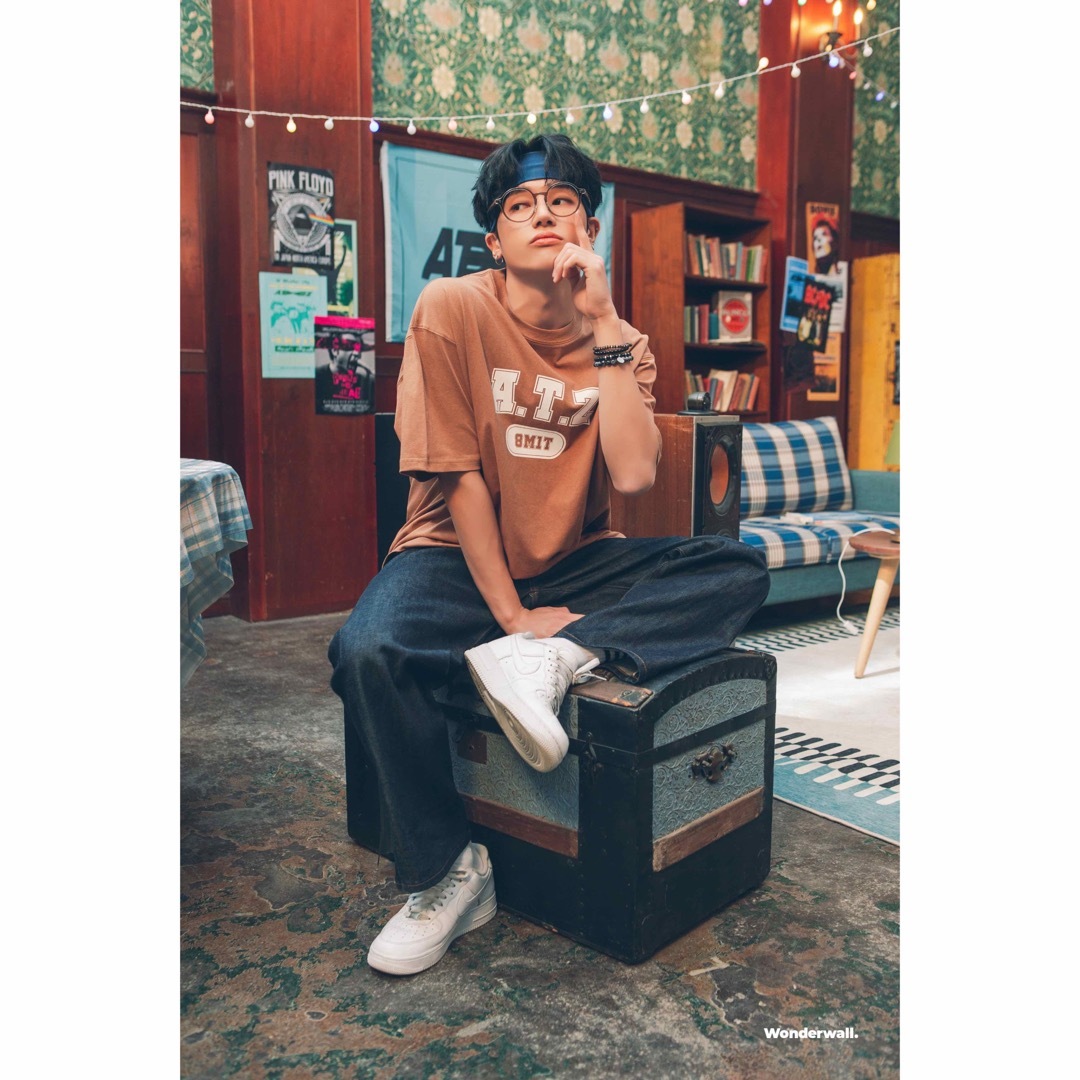 【残りわずか】ATEEZ Wonderwall A.T.Z Tシャツ ブラウン エンタメ/ホビーのタレントグッズ(アイドルグッズ)の商品写真