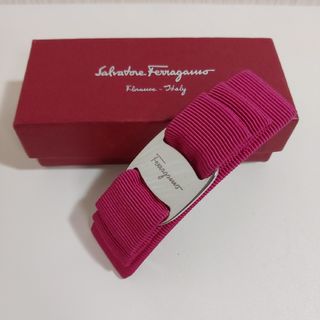 フェラガモ(Ferragamo)のフェラガモ ヴァラ バレッタ リボン ピンク シルバー金具(バレッタ/ヘアクリップ)