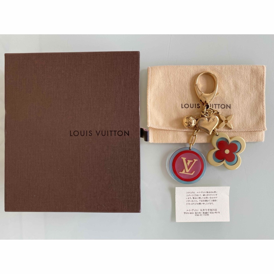 レディースLOUIS VUITTON ルイヴィトン　バッグチャーム　お花型　キーホルダー