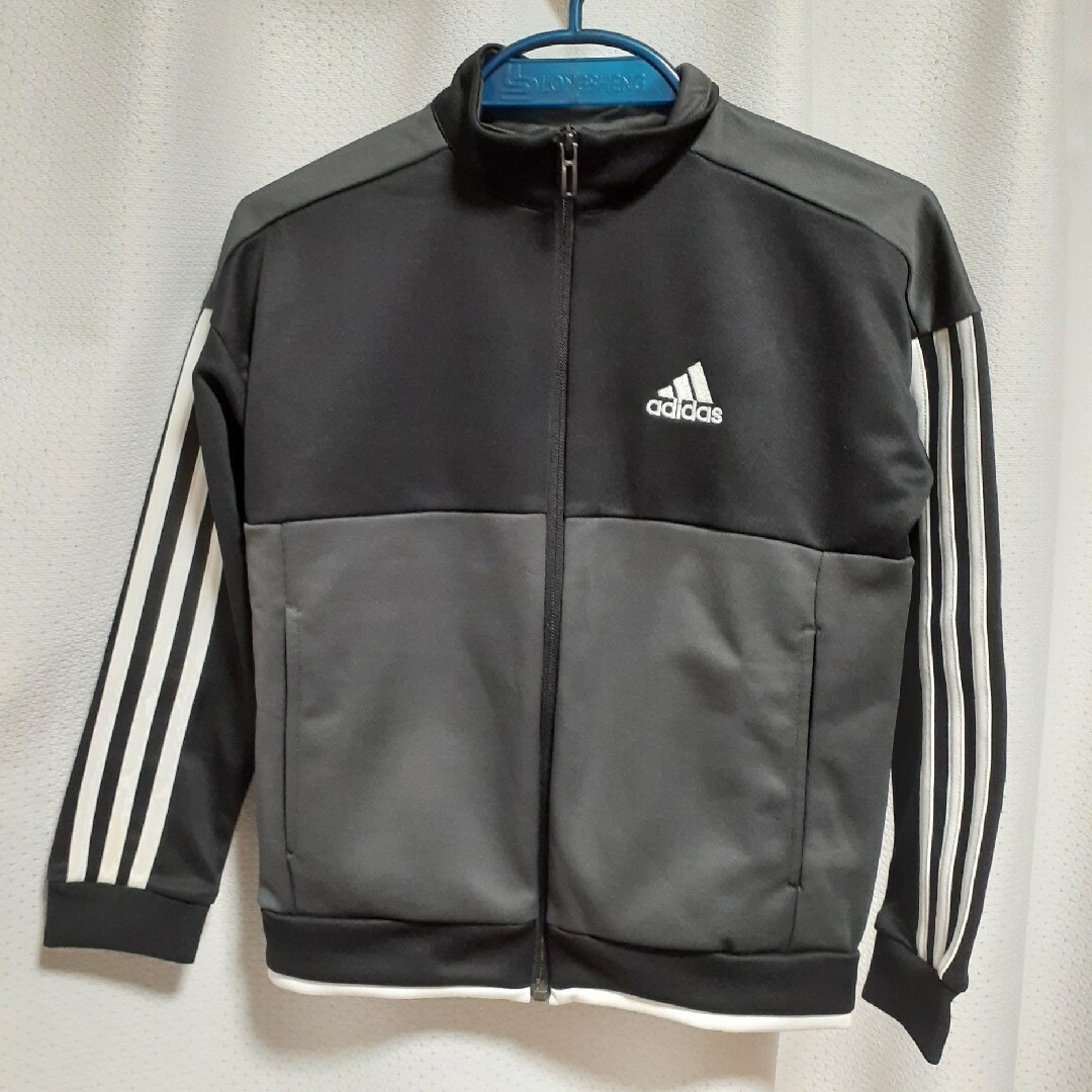 adidas(アディダス)のアディダス adidas 上着 130  美品 キッズ/ベビー/マタニティのキッズ服男の子用(90cm~)(ジャケット/上着)の商品写真