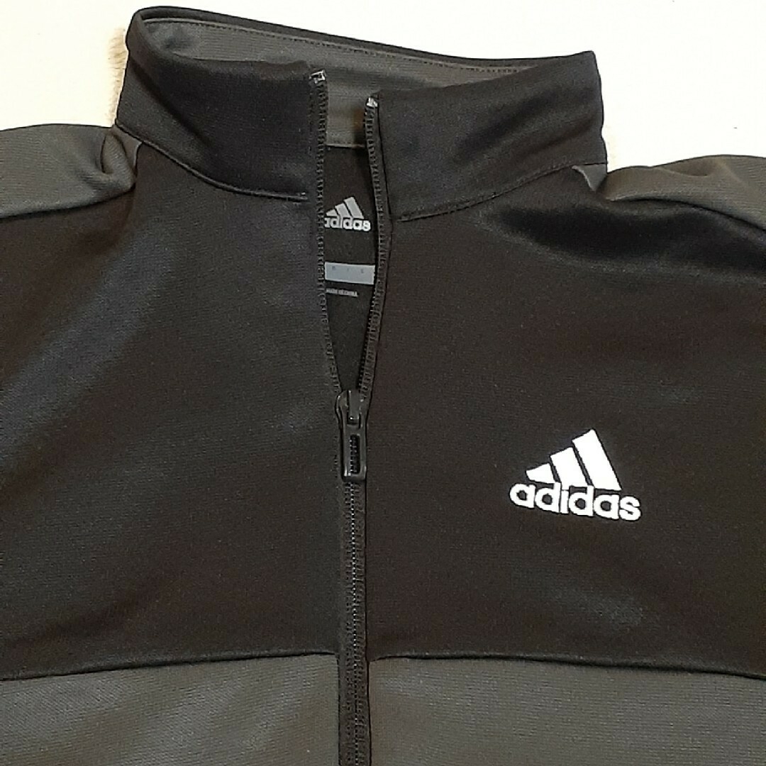 adidas(アディダス)のアディダス adidas 上着 130  美品 キッズ/ベビー/マタニティのキッズ服男の子用(90cm~)(ジャケット/上着)の商品写真