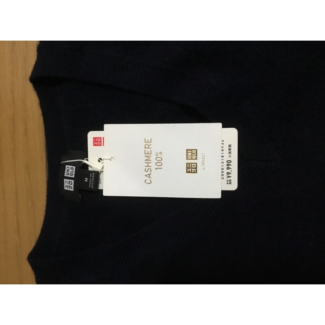 UNIQLO(ユニクロ)の【ユニクロ】新品　カシミア100%　Vネックセーター メンズのトップス(ニット/セーター)の商品写真