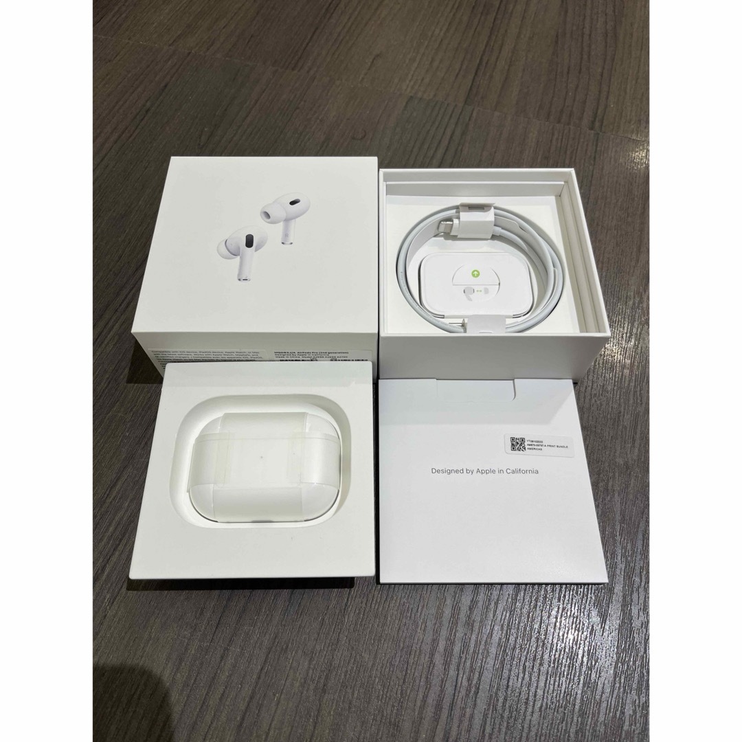 Apple(アップル)のAirPods pro 第二世代 スマホ/家電/カメラのオーディオ機器(ヘッドフォン/イヤフォン)の商品写真