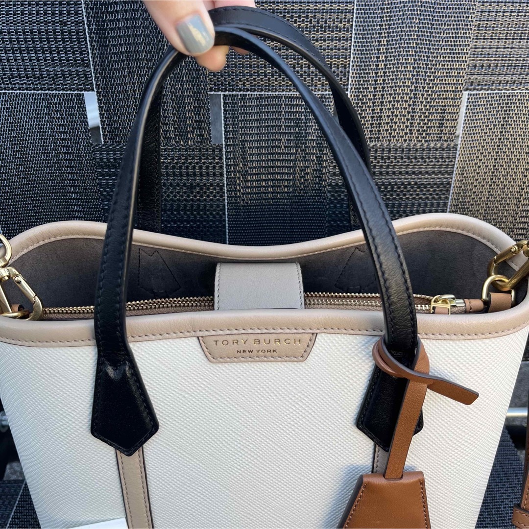Tory Burch - 【新品同様】TORY BURCH トリプルコンパートメント Tory Burch - 【新品同様】TORY BURCH トリプルコンパートメント