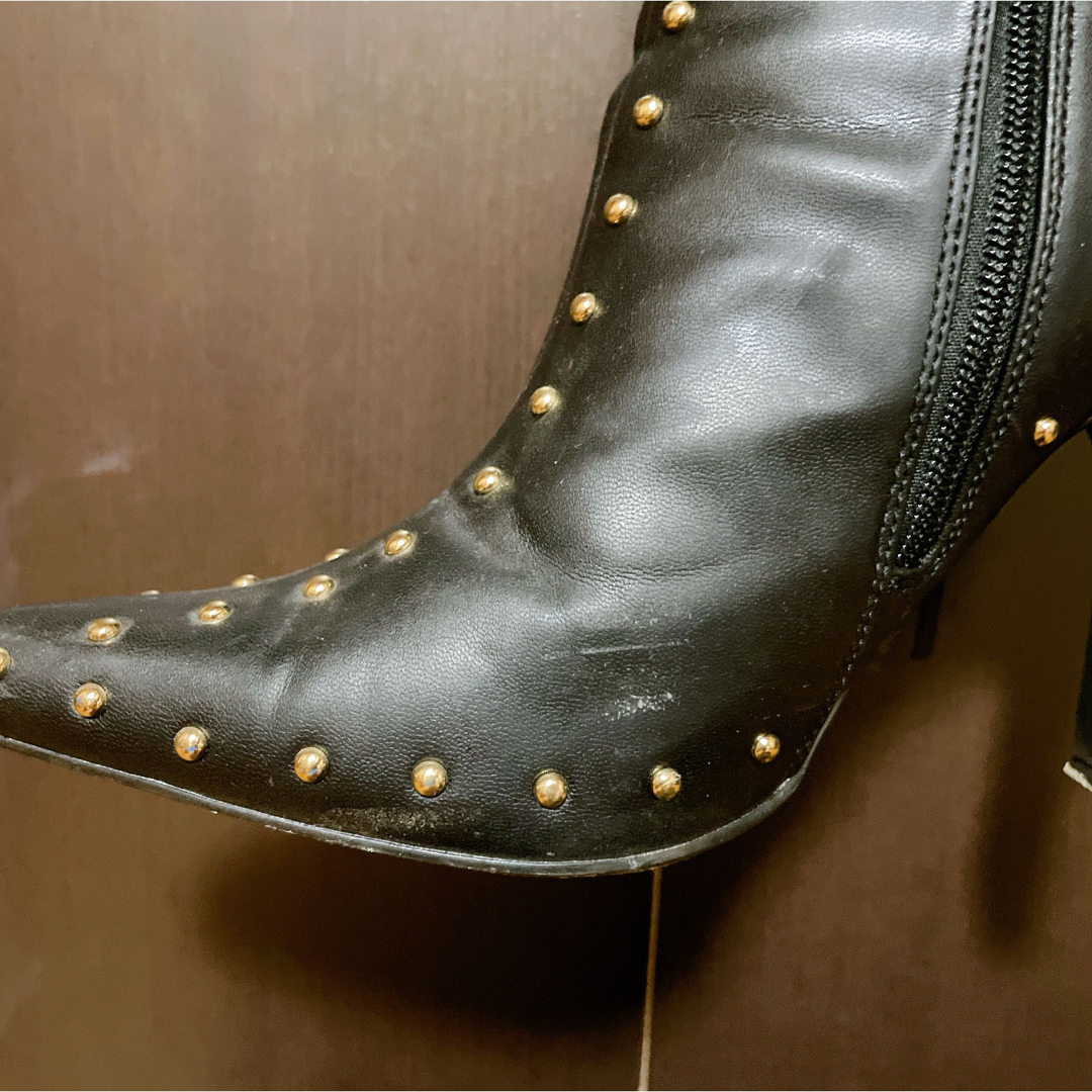 　yello タッセル付きスタッズショートブーツ レディースの靴/シューズ(ブーツ)の商品写真