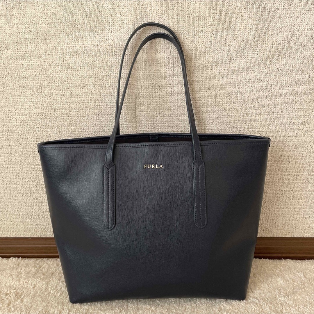 【美品】フルラ　FURLA  トートバッグ　ネイビー　A4収納可トートバッグ