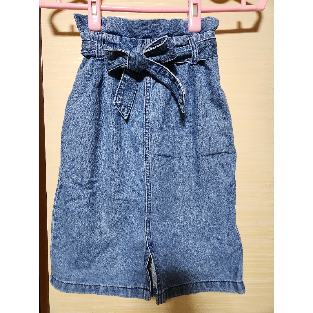 GU(ジーユー)のデニムスカート　130cm キッズ/ベビー/マタニティのキッズ服女の子用(90cm~)(スカート)の商品写真