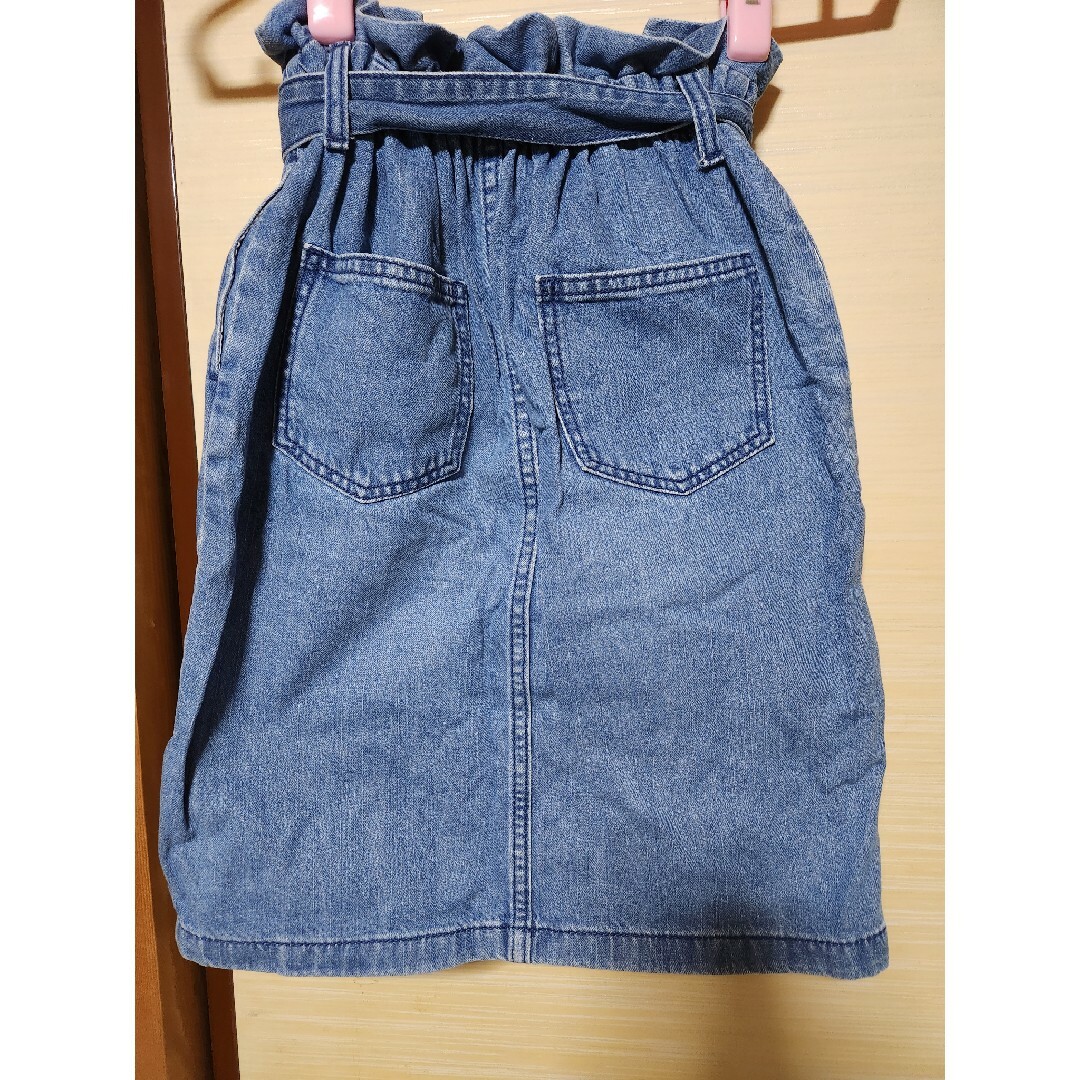 GU(ジーユー)のデニムスカート　130cm キッズ/ベビー/マタニティのキッズ服女の子用(90cm~)(スカート)の商品写真