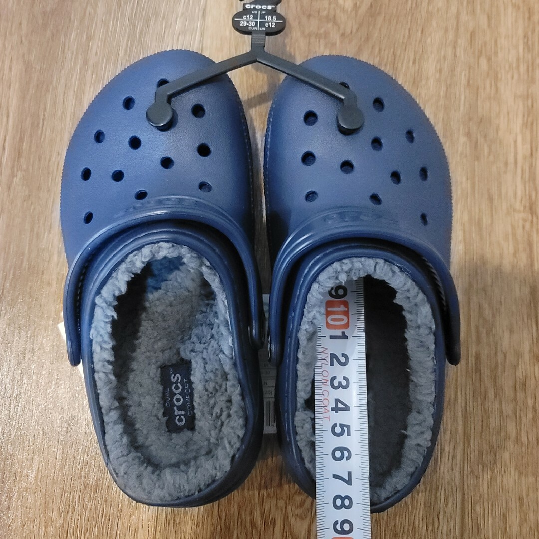 crocs(クロックス)の【新品未使用】タグ付き 18.5cm クロックス ボア付き キッズ/ベビー/マタニティのキッズ靴/シューズ(15cm~)(サンダル)の商品写真