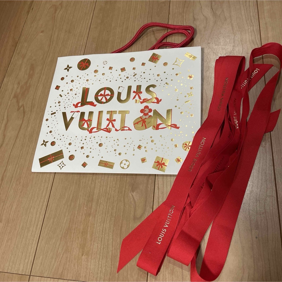 LOUIS VUITTON(ルイヴィトン)のルイヴィトンホリデーシーズン紙袋とリボンセット レディースのバッグ(ショップ袋)の商品写真