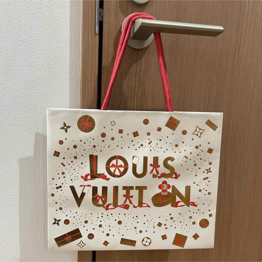LOUIS VUITTON(ルイヴィトン)のルイヴィトンホリデーシーズン紙袋とリボンセット レディースのバッグ(ショップ袋)の商品写真