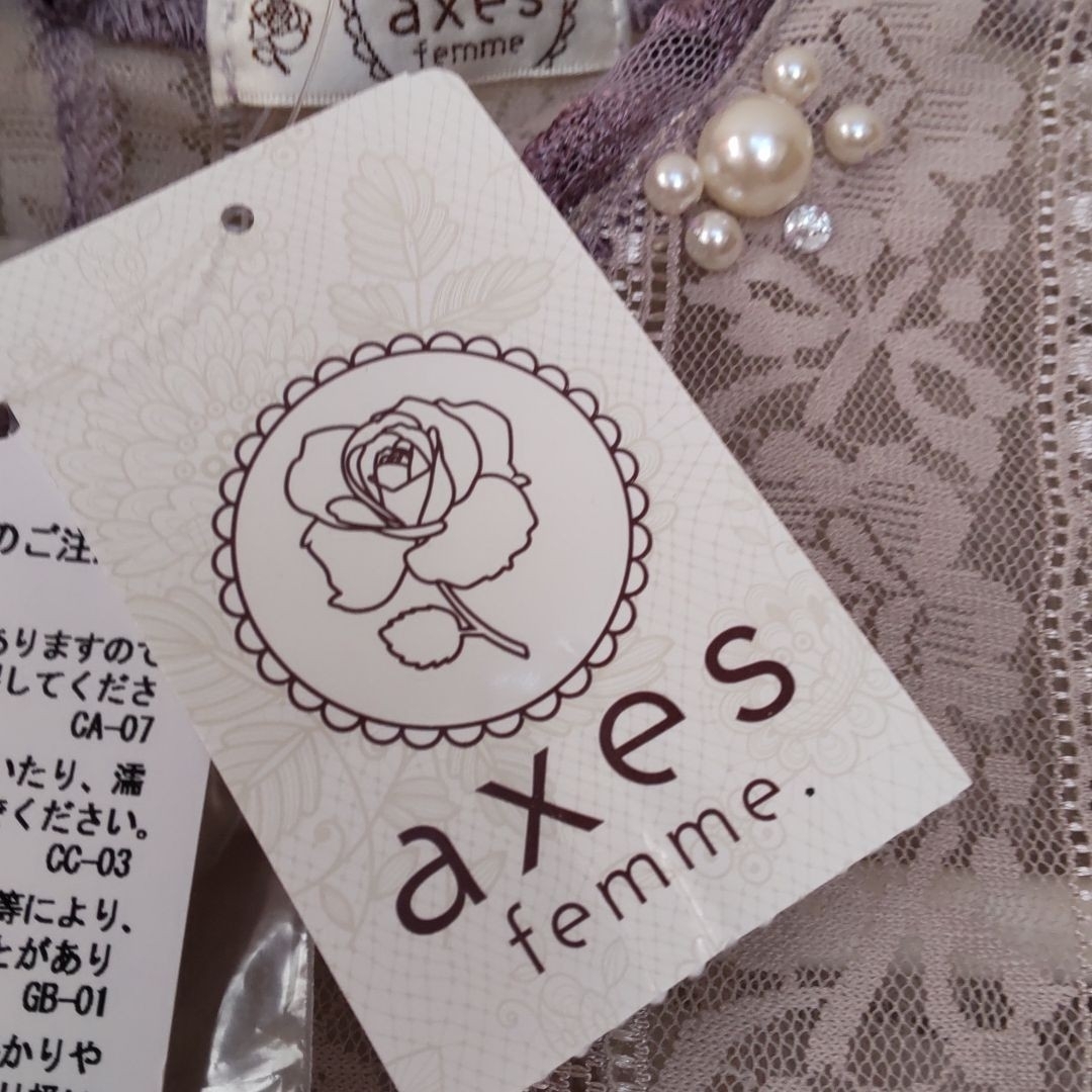 axes femme(アクシーズファム)のaxes femme ①パールデザインプルオーバー レディースのトップス(カットソー(半袖/袖なし))の商品写真