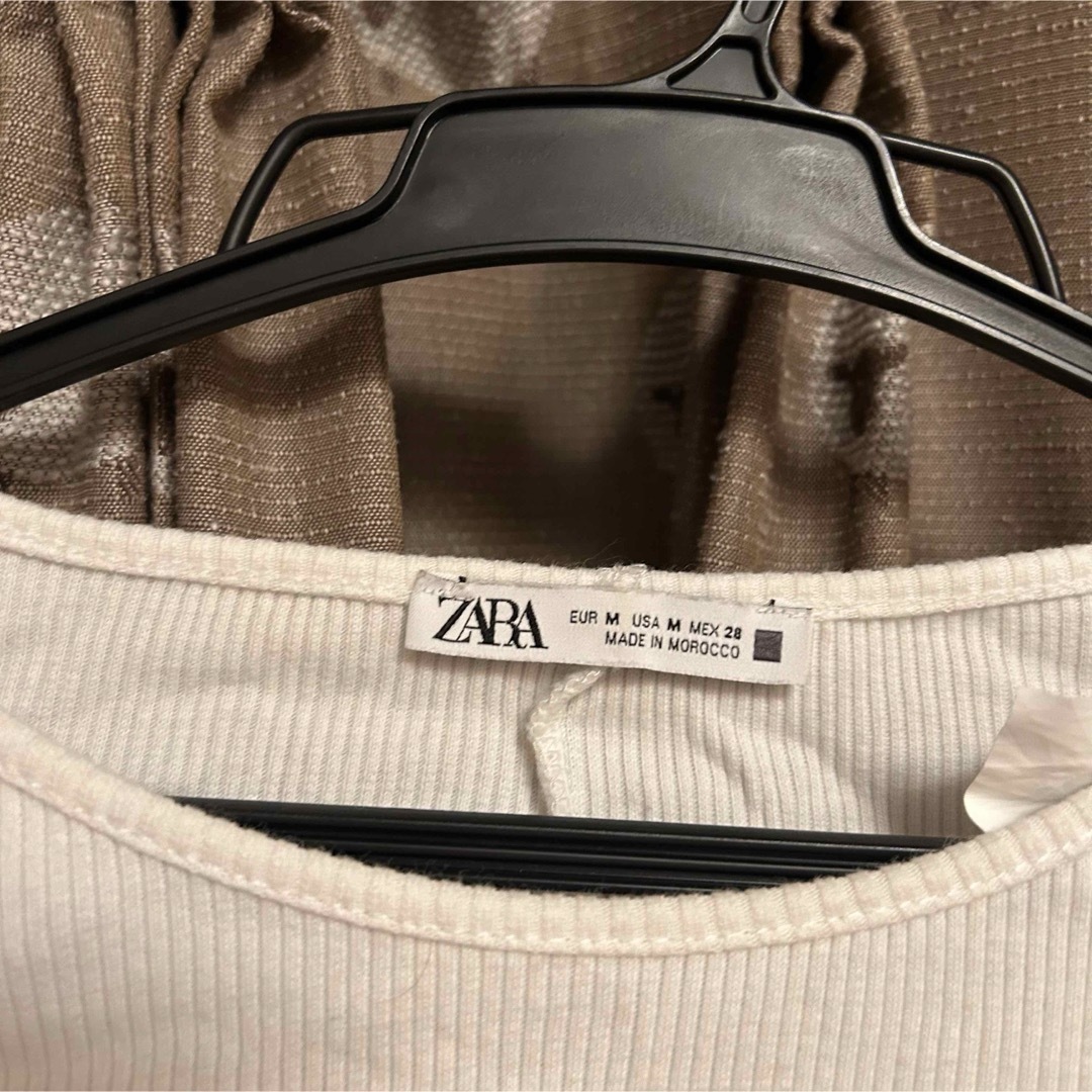 ZARA(ザラ)のZARA パフスリーブ　リボン　トップス レディースのトップス(シャツ/ブラウス(半袖/袖なし))の商品写真