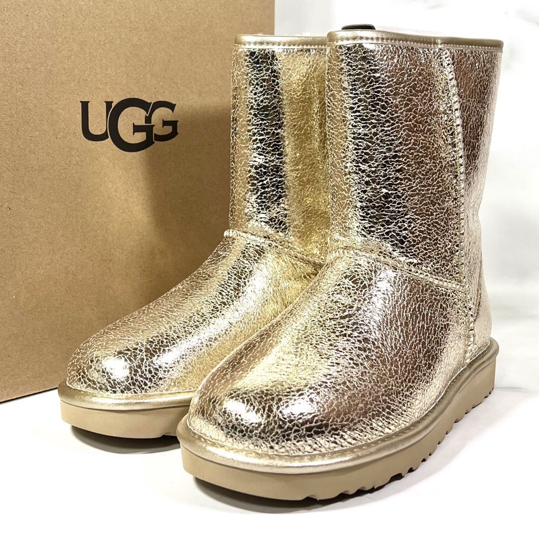 約30cm総丈【新品未使用】UGG CLASSIC SHORT メタリック ブーツ 金23.0