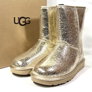 アグ(UGG)の【新品未使用】UGG CLASSIC SHORT メタリック ブーツ 金23.0(ブーツ)