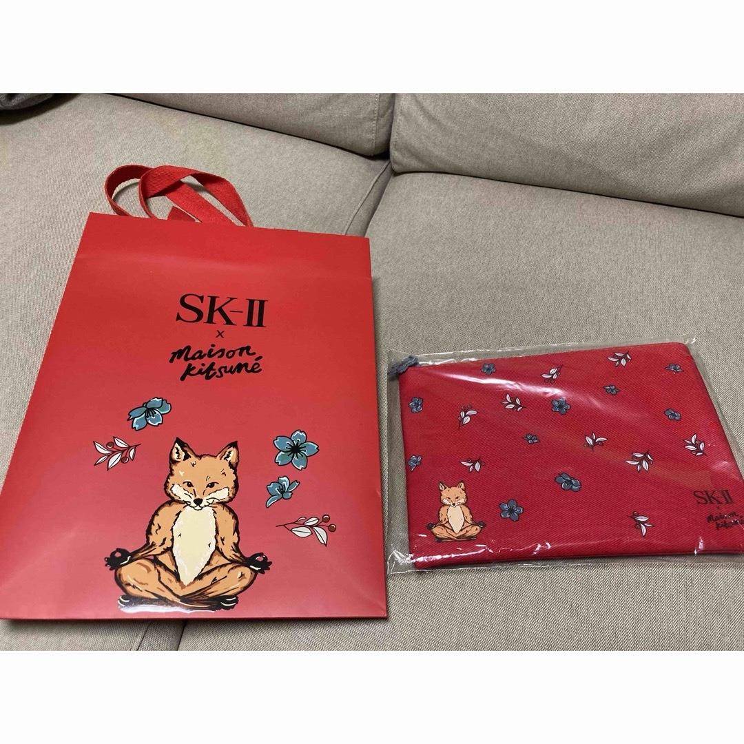 SK-II(エスケーツー)のSK-II&メゾンキツネ　コラボ　ポーチ&ペーパーバック　新品　未使用　 エンタメ/ホビーのコレクション(ノベルティグッズ)の商品写真