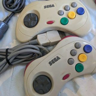 セガ(SEGA)の２個　SEGA　セガサターン コントローラー　ホワイト　 HSS-0101(その他)