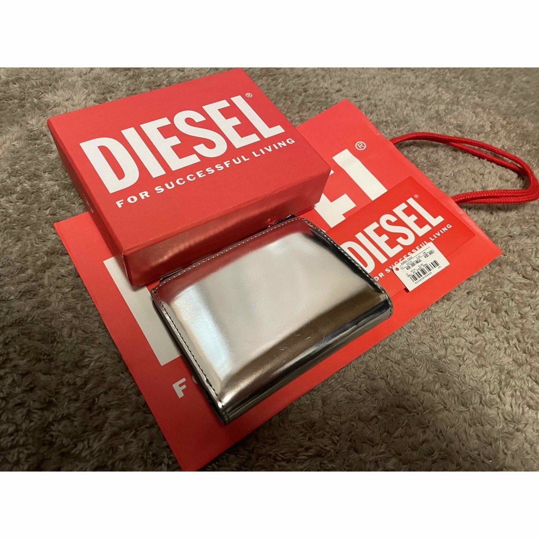 DIESEL(ディーゼル)のdiesel財布　シルバー レディースのファッション小物(財布)の商品写真