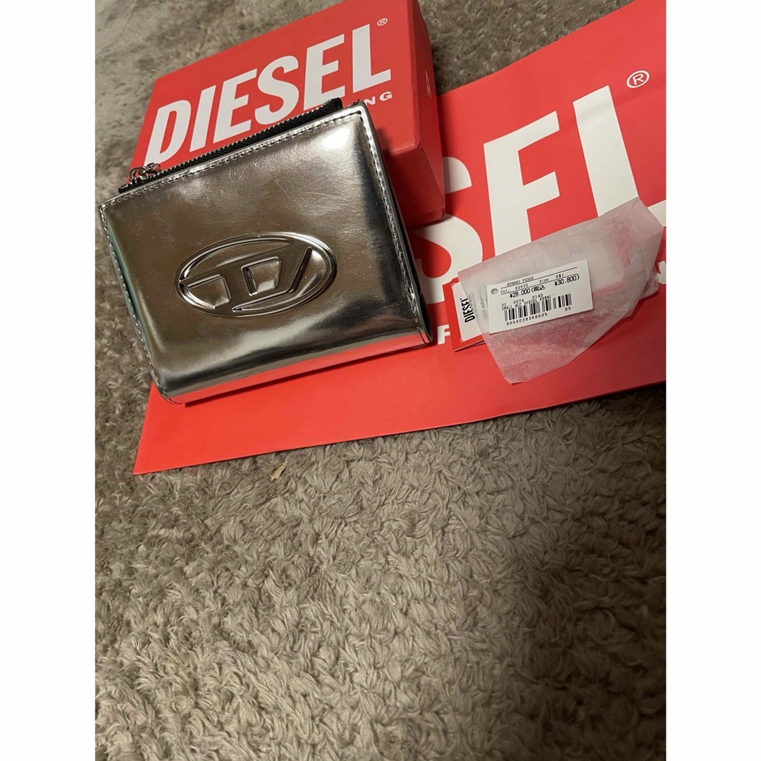 DIESEL(ディーゼル)のdiesel財布　シルバー レディースのファッション小物(財布)の商品写真