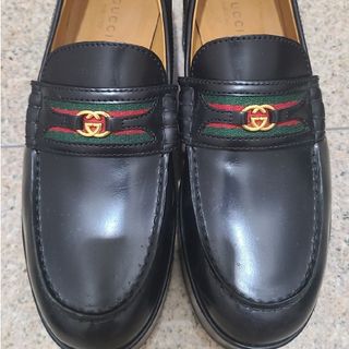 グッチ(Gucci)の【GUCCI】☆人気☆GGロゴ入りレザーローファー(ローファー/革靴)