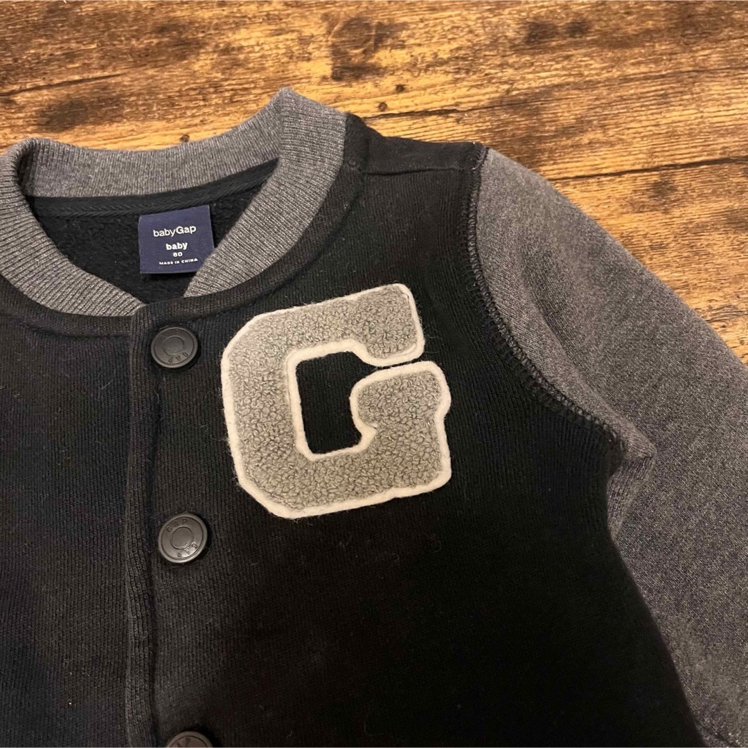 babyGAP(ベビーギャップ)の【値下げ】baby GAP(ベビーギャップ) 英字ワッペンブルゾン　80 キッズ/ベビー/マタニティのベビー服(~85cm)(ジャケット/コート)の商品写真