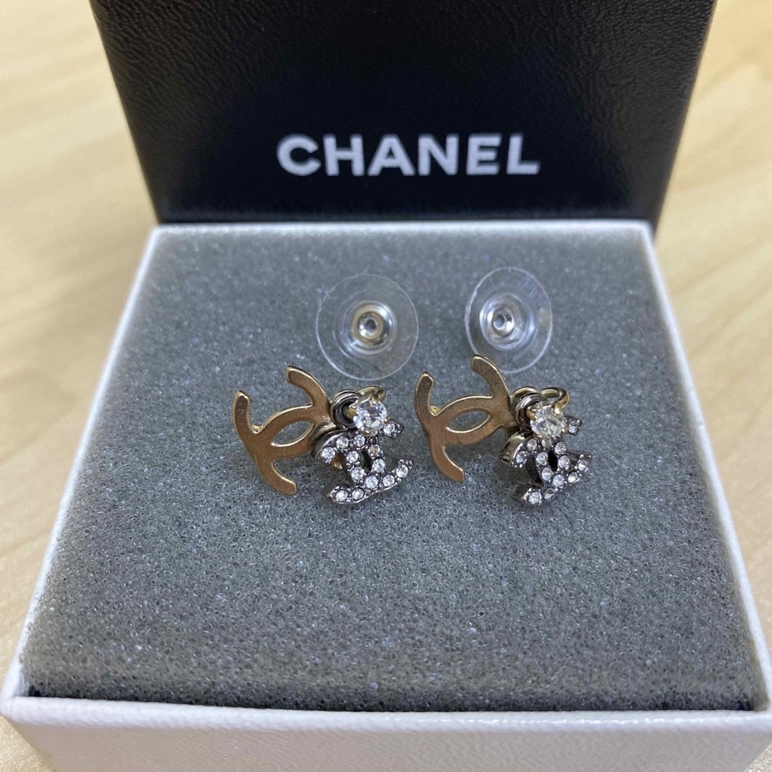 CHANEL(シャネル)のCHANEL シャネル　ピアス　ココマーク　ラインストーン　2点セット レディースのアクセサリー(ピアス)の商品写真