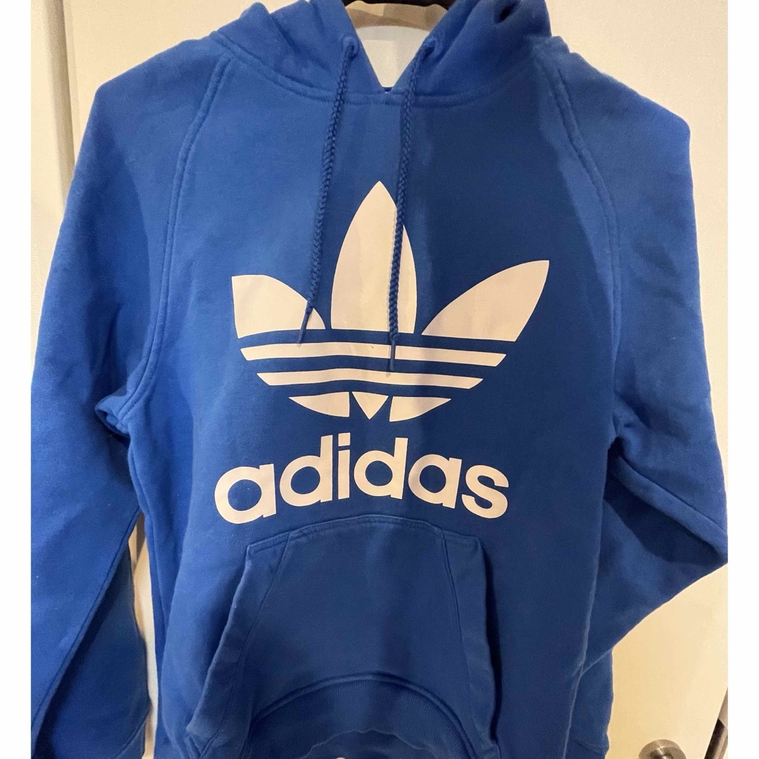 adidas(アディダス)のブルー ロゴ パーカー メンズのトップス(パーカー)の商品写真