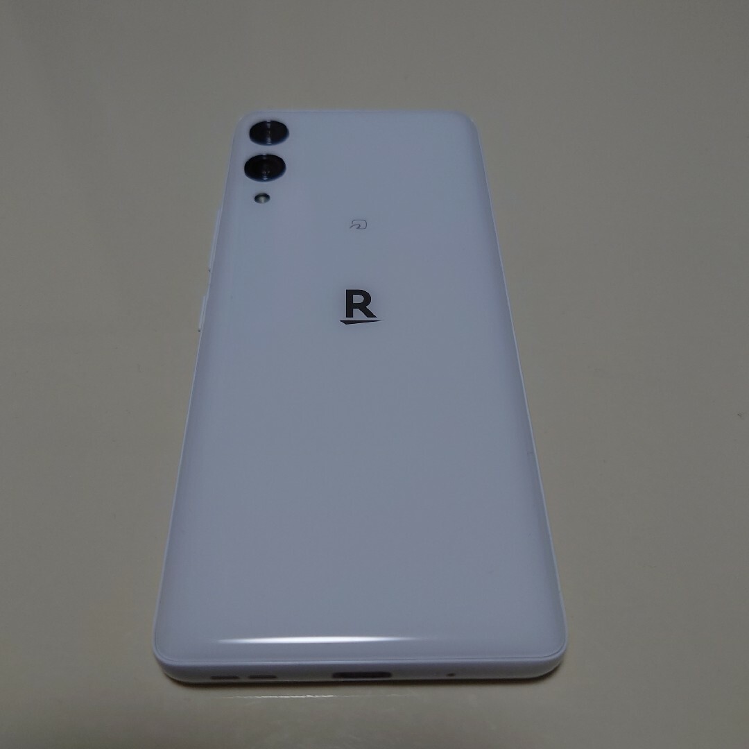Rakuten(ラクテン)のRakuten Hand 5g ホワイト スマホ/家電/カメラのスマートフォン/携帯電話(スマートフォン本体)の商品写真