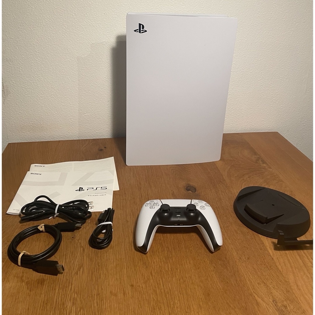 タイムセール　PlayStation5 CFI-1100A01 エンタメ/ホビーのゲームソフト/ゲーム機本体(家庭用ゲーム機本体)の商品写真